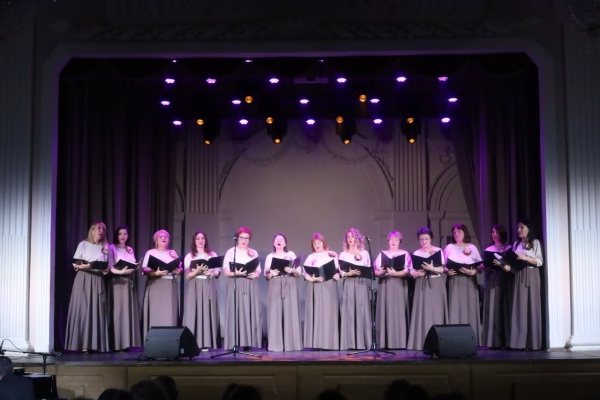 В Пушкинском доме культуры прошел замечательный концерт «Скажите, девушки»!