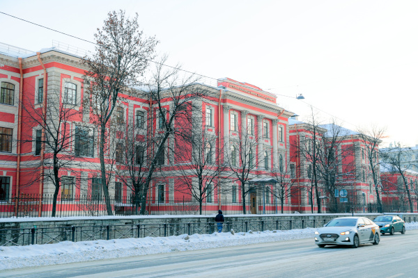 Александр Беглов посетил Детский городской многопрофильный клинический центр высоких медицинских технологий им. К.А. Раухфуса
