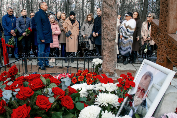 Губернатор почтил память Рудольфа Фурманова