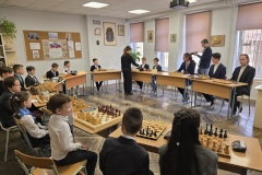 Чемпионка мира по шахматам провела сеанс одновременной игры в родной гимназии № 622