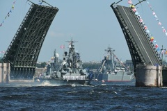 Парад ко Дню Военно-морского флота изменит график разводки мостов и ограничит движение транспорта в центре Санкт‑Петербурга