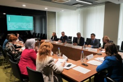В "Невской Ратуше" обсудили борьбу с неофициальной занятостью в маркетплейсах и недобросовестными арендаторами
