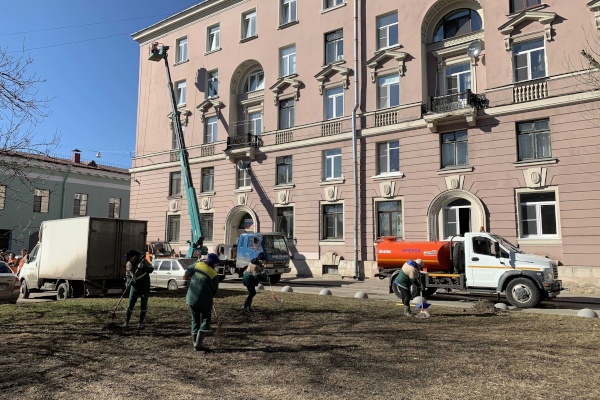 В Невском районе начался месячник по благоустройству