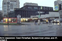 Владелец участка у сгоревшего кинотеатра «Слава» не убрал незаконные ларьки и получил штраф от нейросети