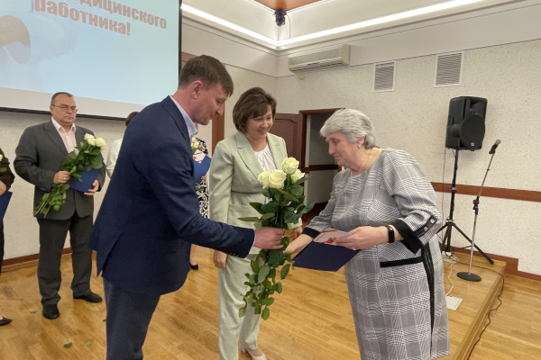 Лучших медиков района наградили