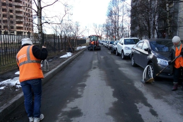Весенняя уборка во Фрунзенском районе проходит по плану