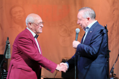 На праздничном концерте в честь 80-летия Давида Голощекина губернатор Александр Беглов дал поручение реконструировать Джазовый сквер и оборудовать сцену для проведения доступных концертов