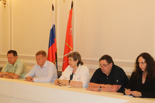 В Петербурге обсудили новые правила оформления СНИЛС, ЕСИА и использования SIM-карт для иностранных граждан