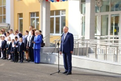 Губернатор Александр Беглов открыл новое здание школы №717 Невского района