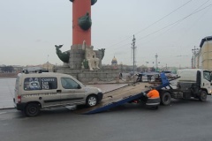 В Петербурге продолжаются рейды по нелегальной торговле: закрыто несколько крупных точек