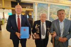 Василий Сажнов поздравил с 99-летием разведчика Зиновия Леонидовича Меркина