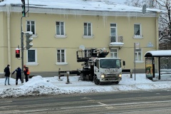 Уборка снега с кровель жилых домов