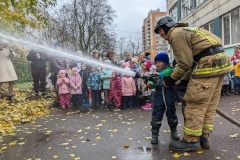 Сотрудники МЧС провели для детей учебную пожарную эвакуацию и урок безопасности
