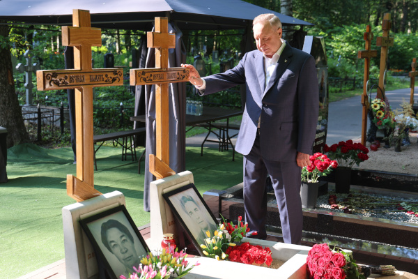 Александр Беглов почтил память Владимира Ходырева