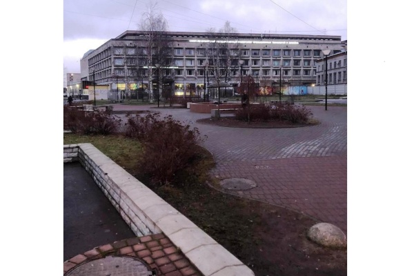 Сквер у «Нарвской» приведен в порядок