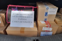 Калининский район принял участие в городской акции по сбору гуманитарной помощи детям Мариуполя
