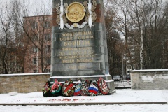 В День Неизвестного солдата  в Кировском районе возложили цветы к могилам павших воинов