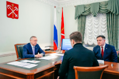 В ходе личного приема граждан Александр Беглов поддержал предложение об открытии студии звукозаписи в подростково-молодежном центре Петроградского района
