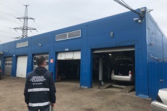 Во Фрунзенском районе освобождается незаконно занятый земельный участок: демонтируется постройка, используемая под станцию по техническому осмотру и ремонту автомобилей.