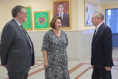 Александр Беглов посетил российско-туркменскую школу имени Пушкина