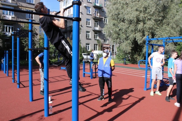 Открылись отремонтированные спортивные площадки для жителей Кировского района