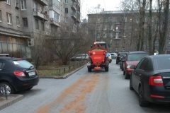 Коммунальные службы борются с  гололедом