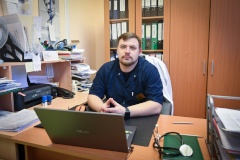 Константин Серов вручил благодарственную грамоту заместителю главного врача поликлиники №56