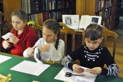 В библиотеке Смольного дети познакомились с искусством создания книг