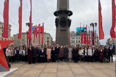 У обелиска «Городу-герою Ленинграду» на площади Восстания состоялась торжественно-траурная церемония