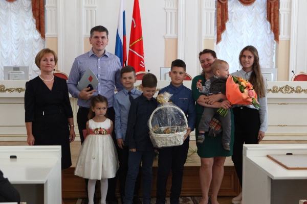 Многодетная семья из Невского района получила подарок от Правительства Санкт‑Петербурга