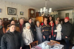 В Курортном районе молодежь поздравляет ветеранов с Международным женским днем