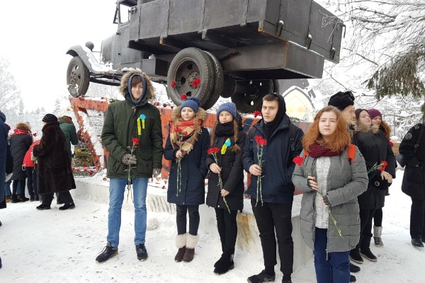 Студенты реставрационно-художественного колледжа Фрунзенского района поздравили ветеранов-блокадников