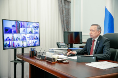 Губернатор дал поручение рассмотреть все обращения петербуржцев на прямую линию