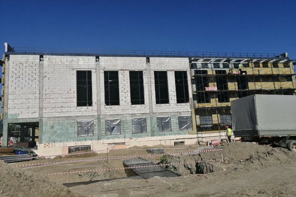 Строительство новой спортивной школы в Пушкинском районе идет точно по плану