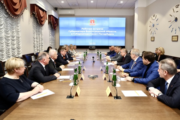 Рабочая встреча с Губернатором Волгоградской области Андреем Бочаровым
