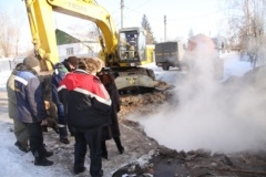 Технологические нарушения на тепловых сетях в Кировском районе будут устранены в срок