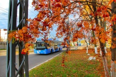 Сезонное техобслуживание наземного транспорта и новое снегоуборочное оборудование: как предприятия транспортного блока Петербурга готовятся к зимнему периоду