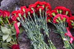 Теплоэнергетики возложили цветы к памятнику инженеру Леонтию Гинтеру