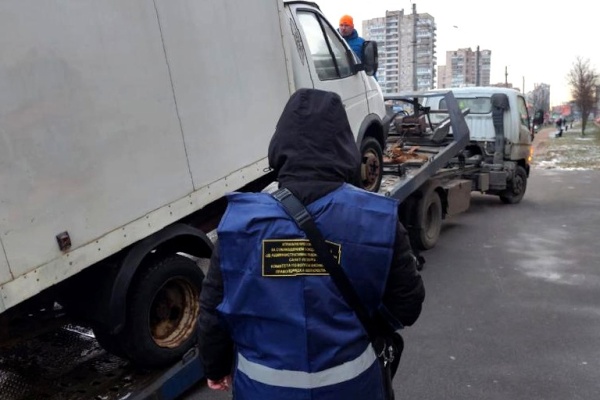 В Петербурге продолжаются рейды по пресечению незаконной торговли