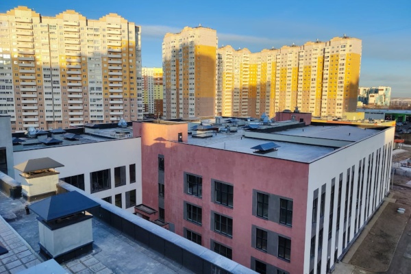 Школа с двумя бассейнами введена в эксплуатацию в Приморском районе