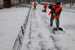 В связи со снегопадом к очистке внутридворовых территорий приступило 6978 дворников