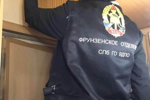 Во Фрунзенском районе продолжается акция по установке автономных пожарных извещателей в домах ветеранов и маломобильных граждан