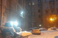 В Петроградском районе 489 дворников устраняют последствия мощной метели на внутриквартальных территориях