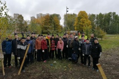 Полицейские и кадеты школы № 313 Фрунзенского района посадили в Парке Интернационалистов молодые березы