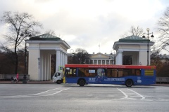 По улицам Петербурга начал курсировать брендированный автобус  с портретом Федора Достоевского