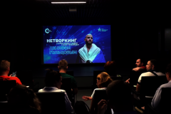 В Центре киберспорта состоялся открытый диалог с Вице-президентом Федерации самбо Санкт‑Петербурга, заслуженным мастером спорта России, двукратным чемпионом мира и Европы по боевому самбо Денисом Гольцовым