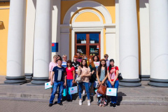 В Санкт‑Петербурге провели тур для противостоявших COVID-19 медработников из Москвы