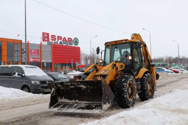 В Пушкинский район избавляется от снега: коммунальные службы работают без выходных