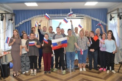 В Центре социальной реабилитации инвалидов и детей-инвалидов Фрунзенского района отметили День Государственного флага Российской Федерации