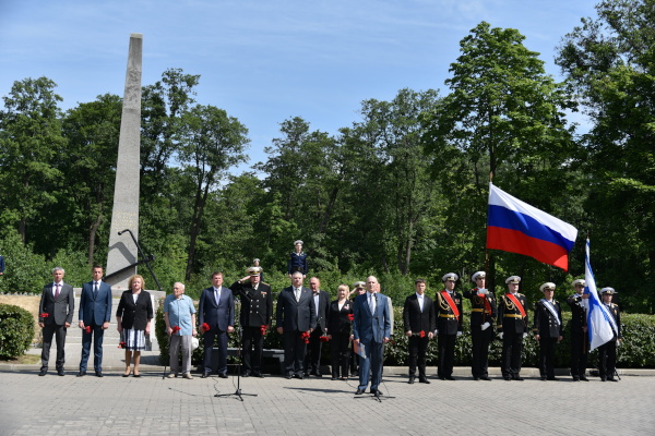 На Городском кладбище состоялся торжественно-траурный митинг, посвященный Дню памяти и скорби.